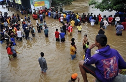 Hơn 30.000 dân Jakarta phải di dời vì ngập lụt